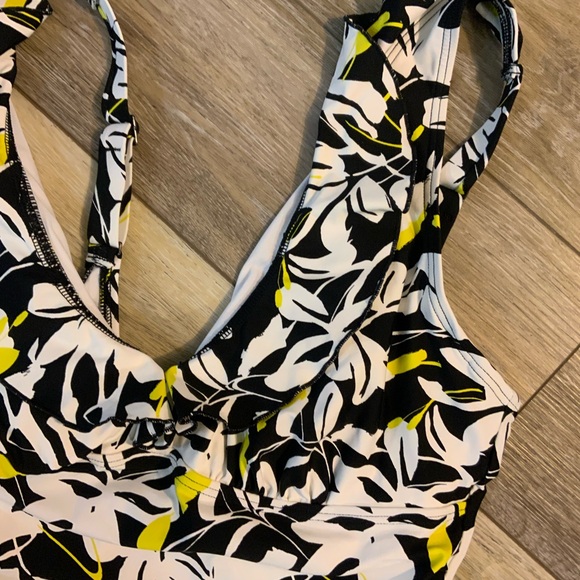 DKNY Black and Yellow Leaf Print Ladies One Piece. Size L - Picture 2 of 6